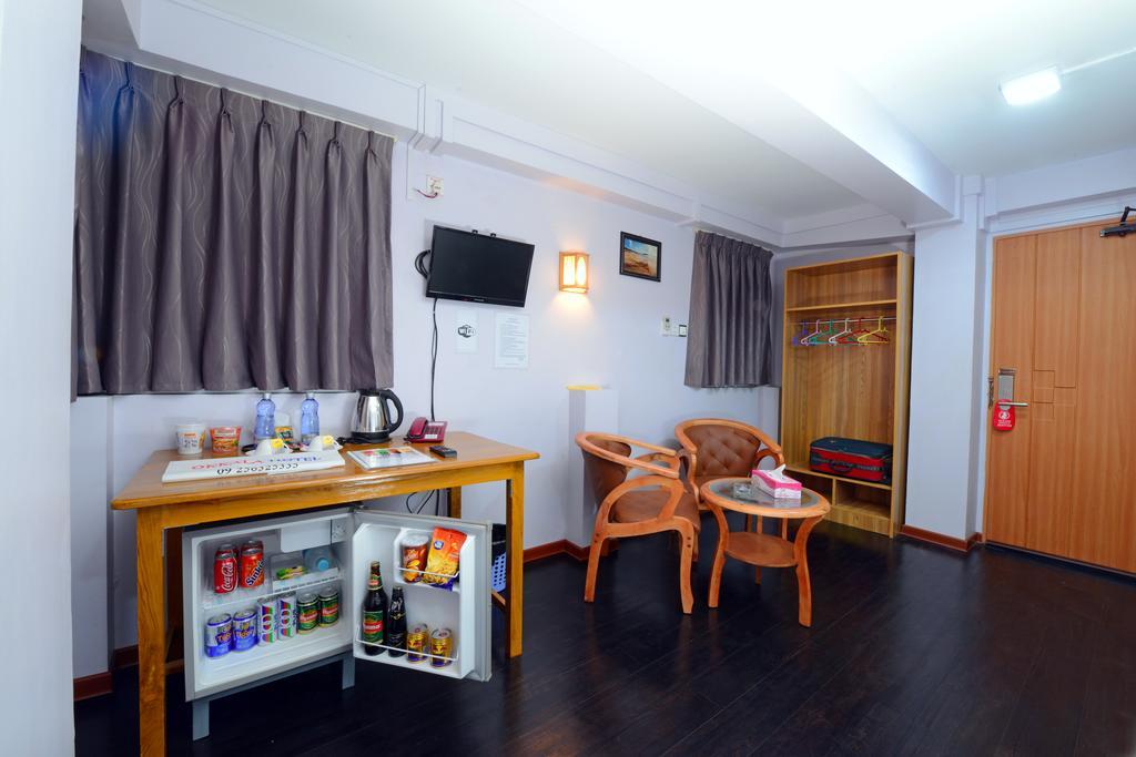 Okkala Hotel Rangoon Eksteriør billede