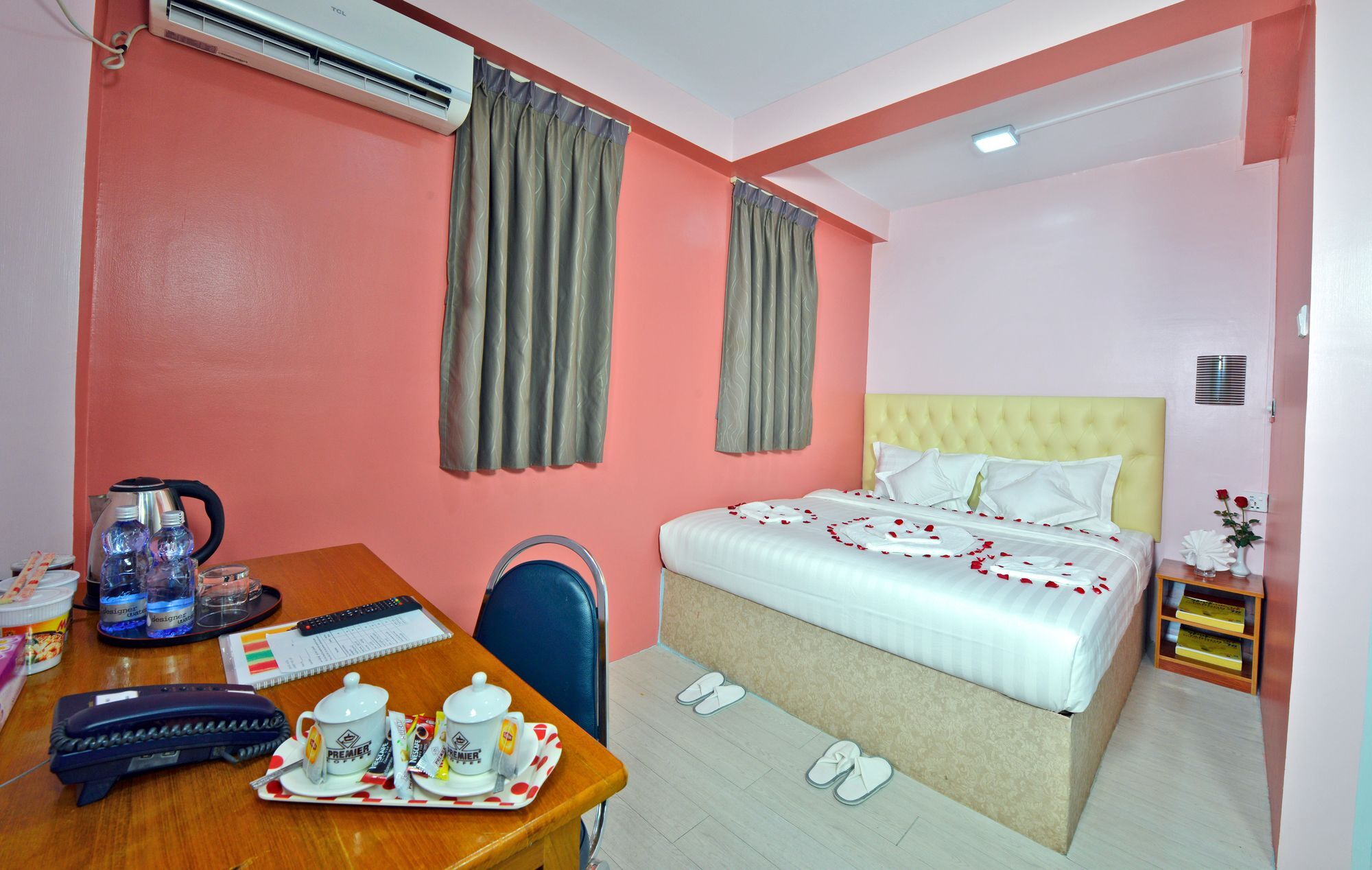 Okkala Hotel Rangoon Eksteriør billede